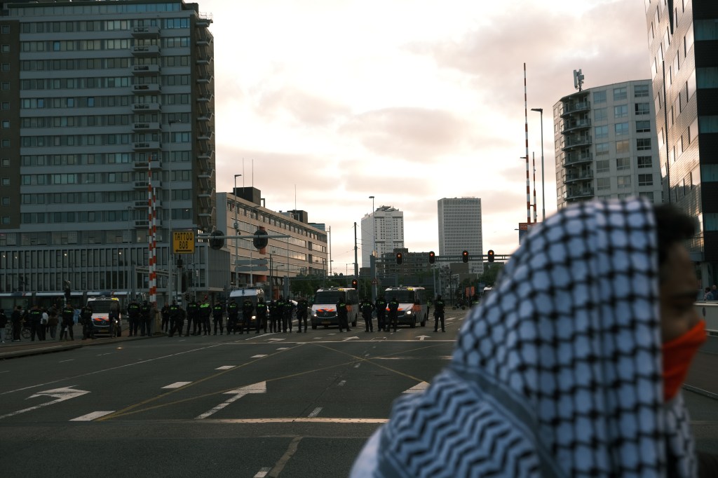 Protest at City Hall Rotterdam by Geef&nbsp;Tegengas