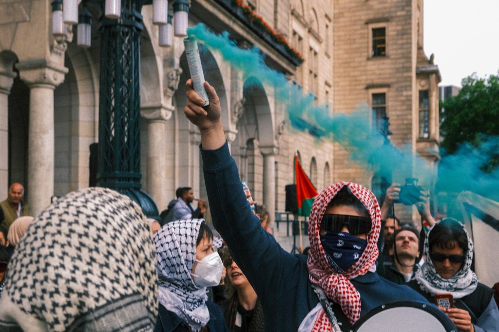 Protest at City Hall Rotterdam by Geef&nbsp;Tegengas